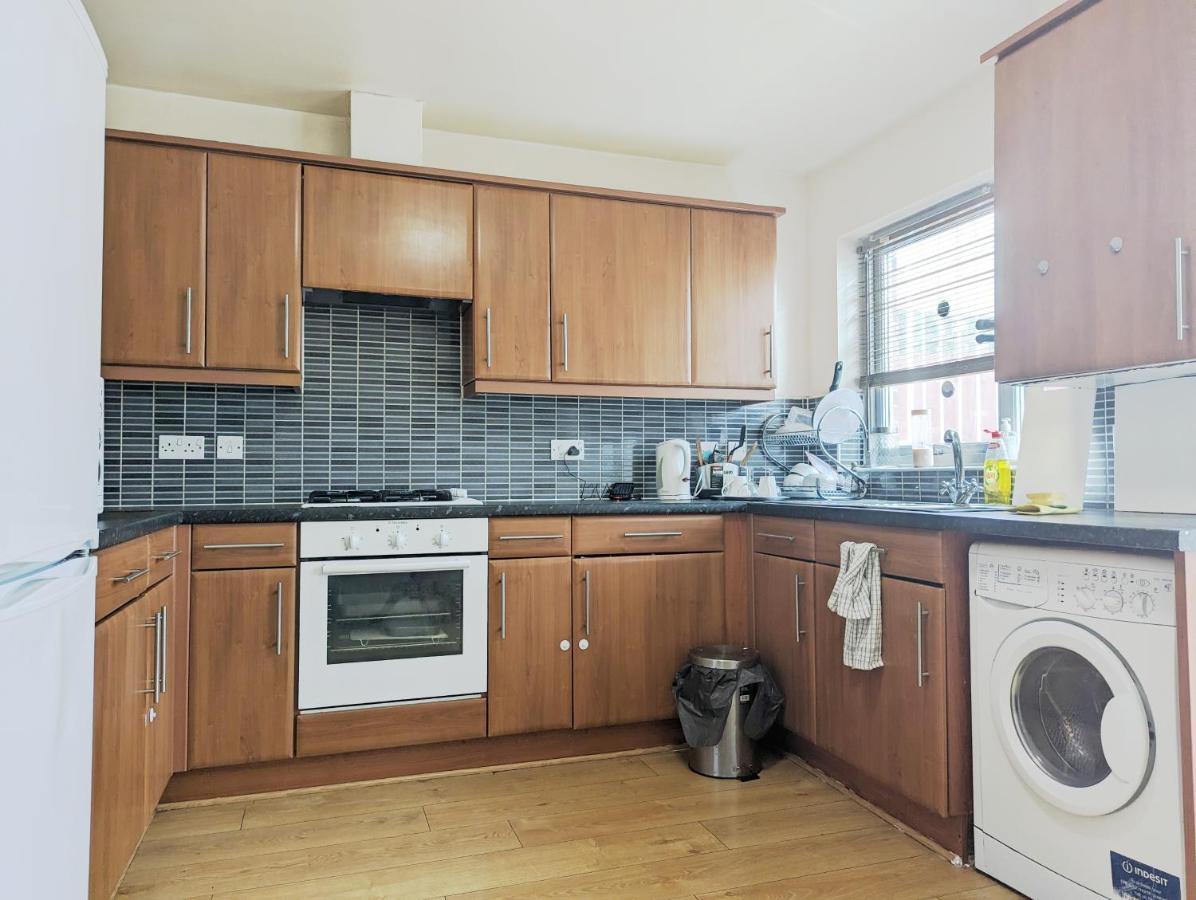 Guest Rooms Near City Centre & Dock Free Parking ليفربول المظهر الخارجي الصورة